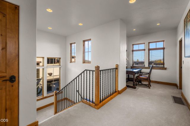 22887 Ghost Tree Lane, Bend, OR 97701