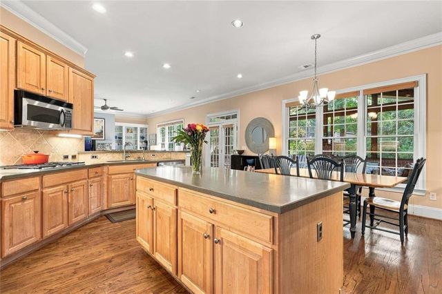 510 Wembley Circle, Sandy Springs, GA 30328