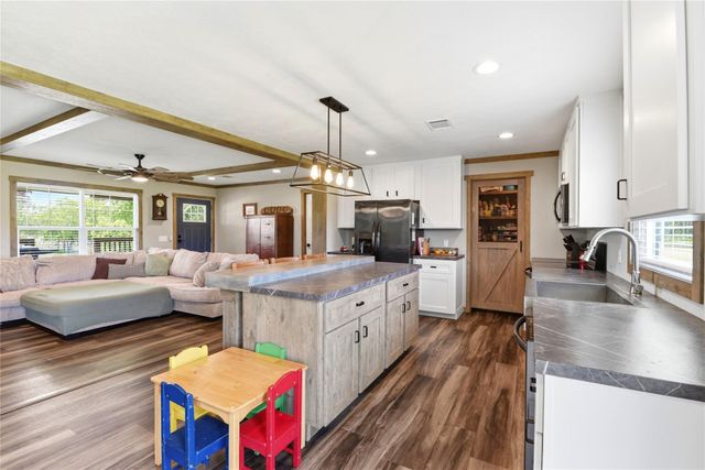 7601 Avenue P, Santa Fe, TX 77510