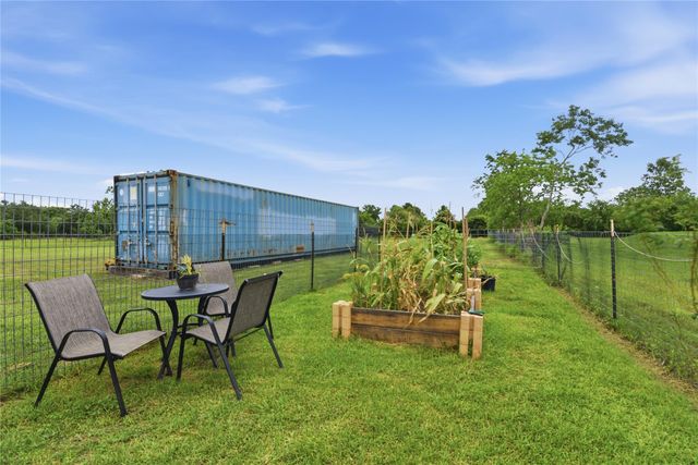 7601 Avenue P, Santa Fe, TX 77510