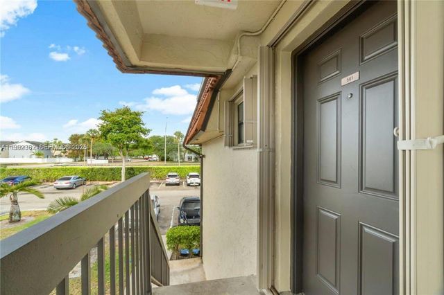 561 NW 100th Pl 201, Pembroke Pines, FL 33024