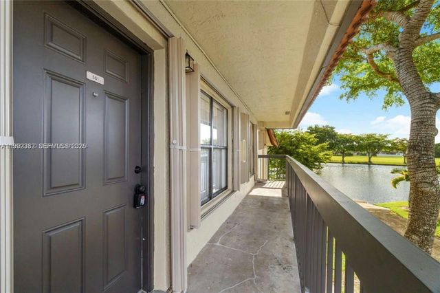561 NW 100th Pl 201, Pembroke Pines, FL 33024