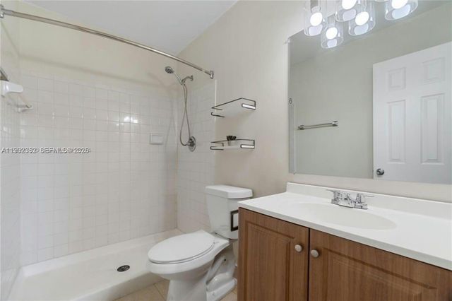 561 NW 100th Pl 201, Pembroke Pines, FL 33024