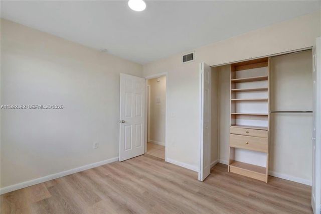 561 NW 100th Pl 201, Pembroke Pines, FL 33024