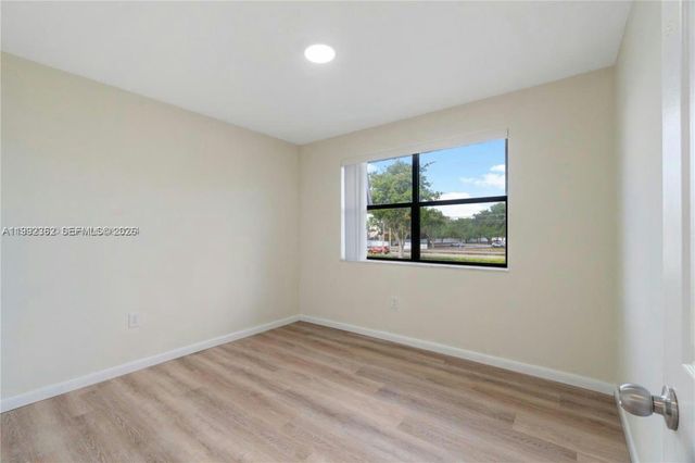 561 NW 100th Pl 201, Pembroke Pines, FL 33024