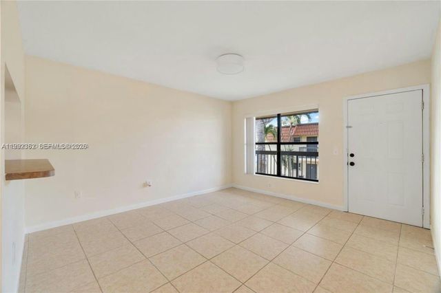 561 NW 100th Pl 201, Pembroke Pines, FL 33024