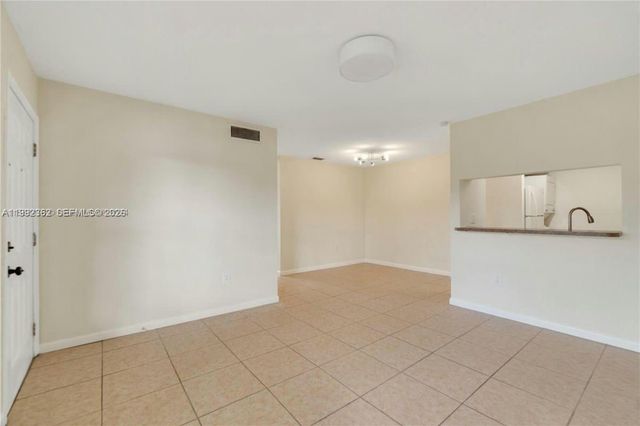 561 NW 100th Pl 201, Pembroke Pines, FL 33024