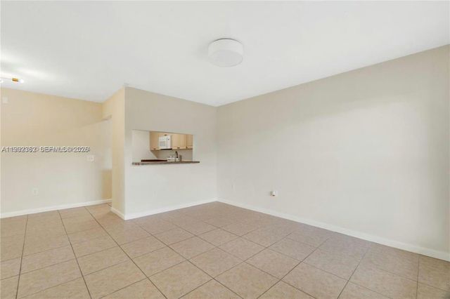 561 NW 100th Pl 201, Pembroke Pines, FL 33024