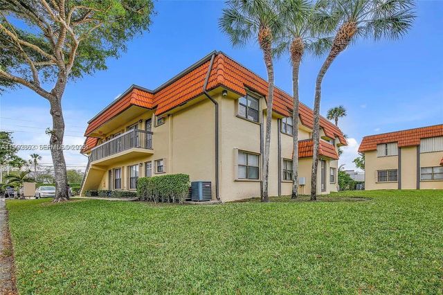 561 NW 100th Pl 201, Pembroke Pines, FL 33024