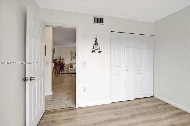 561 NW 100th Pl 201, Pembroke Pines, FL 33024