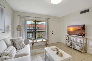 561 NW 100th Pl 201, Pembroke Pines, FL 33024