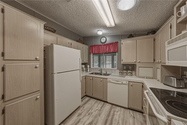 35921 TANDA CIRCLE, Zephyrhills, FL 33541