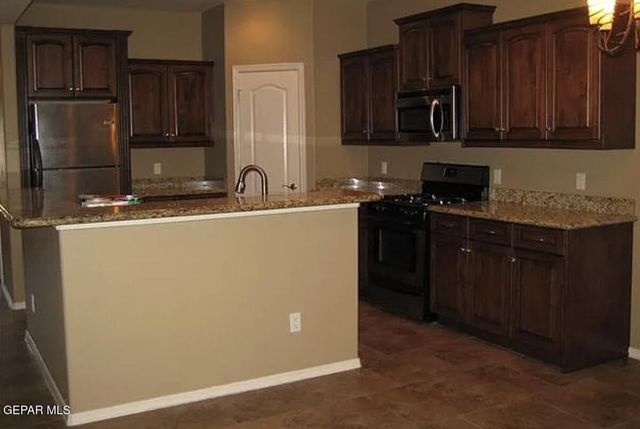 545 GREEN VILLAGE Court B, El Paso, TX 79912