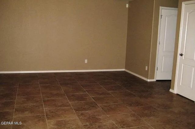 545 GREEN VILLAGE Court B, El Paso, TX 79912