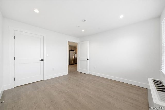 180 Deer Park Avenue 210, Babylon, NY 11702