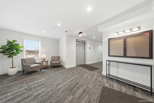 180 Deer Park Avenue 210, Babylon, NY 11702