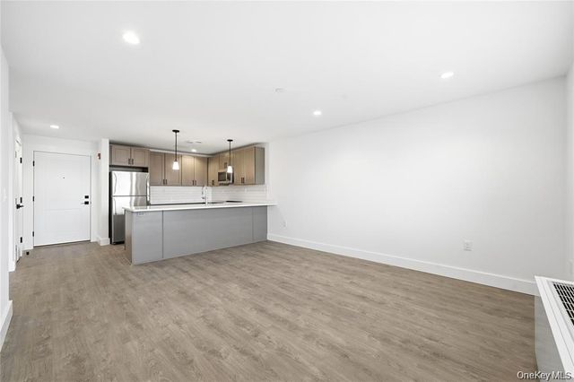 180 Deer Park Avenue 210, Babylon, NY 11702