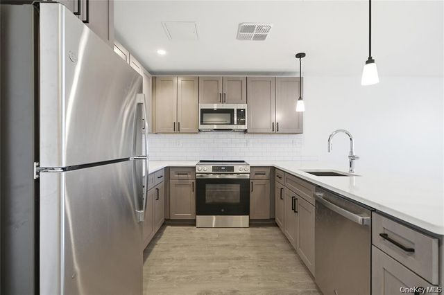 180 Deer Park Avenue 210, Babylon, NY 11702