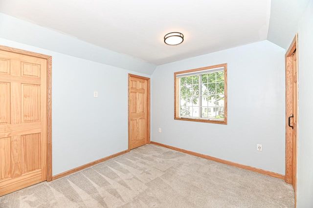 3023 Graydon AVENUE, East Troy, WI 53120