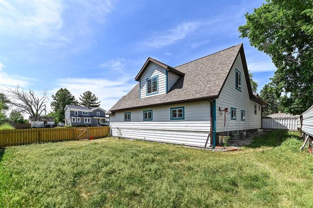3023 Graydon AVENUE, East Troy, WI 53120