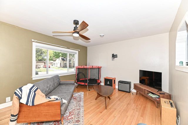 3023 Graydon AVENUE, East Troy, WI 53120