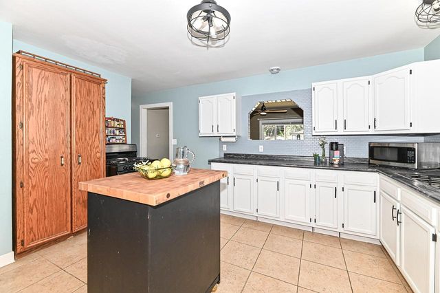 3023 Graydon AVENUE, East Troy, WI 53120