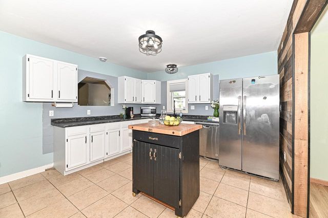 3023 Graydon AVENUE, East Troy, WI 53120