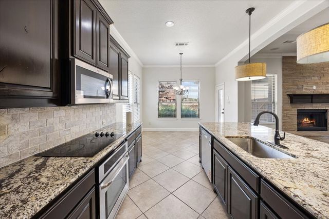 134 Pinewood Avenue, Red Oak, TX 75154