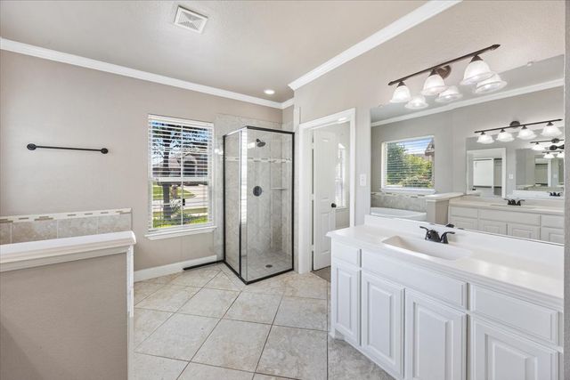 134 Pinewood Avenue, Red Oak, TX 75154