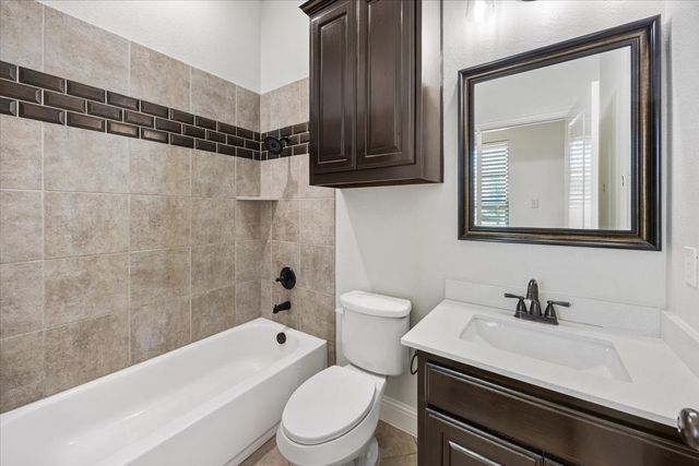 134 Pinewood Avenue, Red Oak, TX 75154