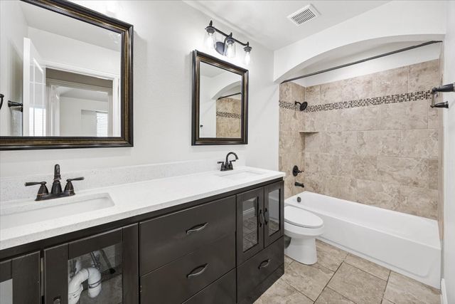 134 Pinewood Avenue, Red Oak, TX 75154