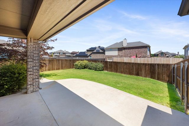 134 Pinewood Avenue, Red Oak, TX 75154