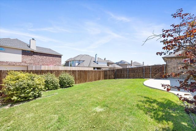 134 Pinewood Avenue, Red Oak, TX 75154