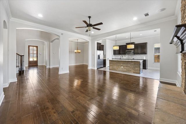 134 Pinewood Avenue, Red Oak, TX 75154