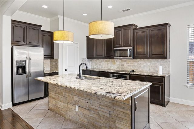 134 Pinewood Avenue, Red Oak, TX 75154