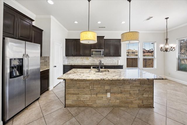 134 Pinewood Avenue, Red Oak, TX 75154