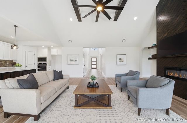 2044 E 129th Place S, Jenks, OK 74037