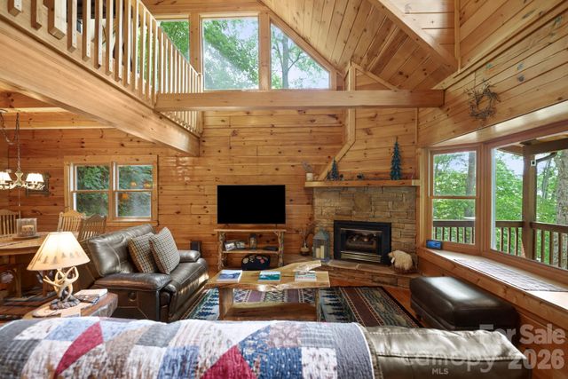 394 Hickory Drive, Waynesville, NC 28786