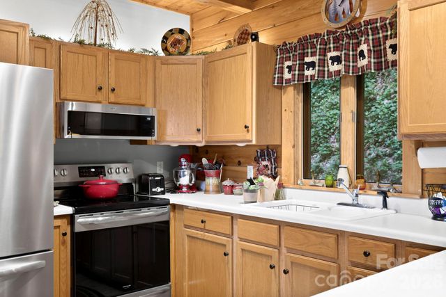 394 Hickory Drive, Waynesville, NC 28786
