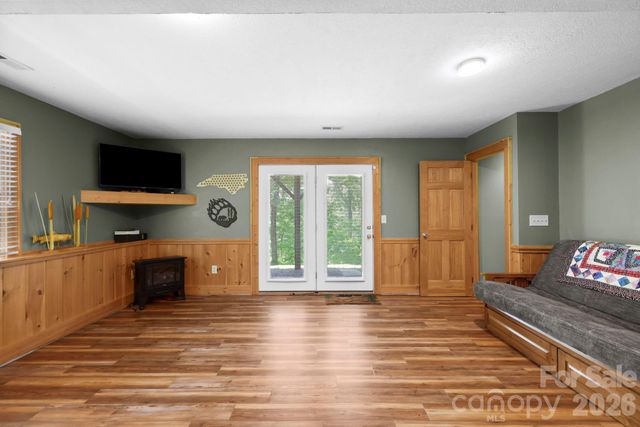 394 Hickory Drive, Waynesville, NC 28786