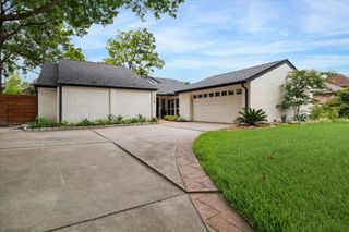 1630 Fall Valley Drive, Houston, TX 77077