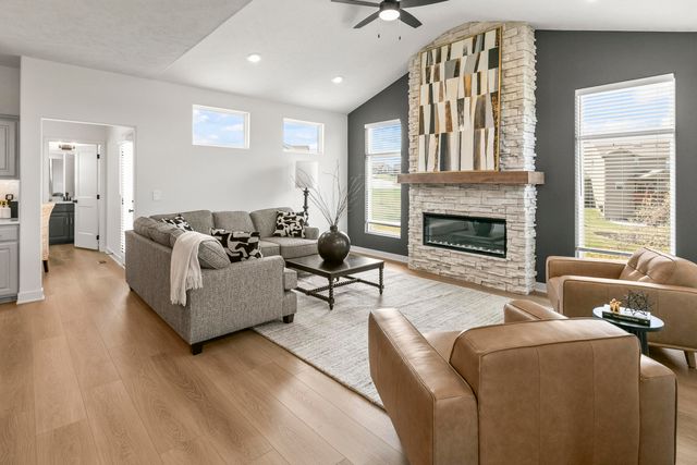 1896 HEMLOCK Street, Council Bluffs, IA 51503