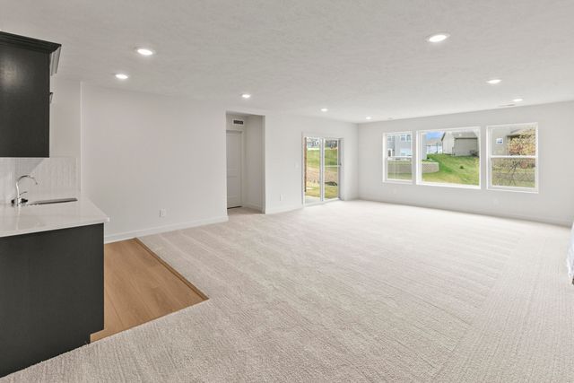 1896 HEMLOCK Street, Council Bluffs, IA 51503