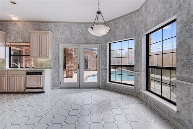 4815 Ocean Dr, Corpus Christi, TX 78412