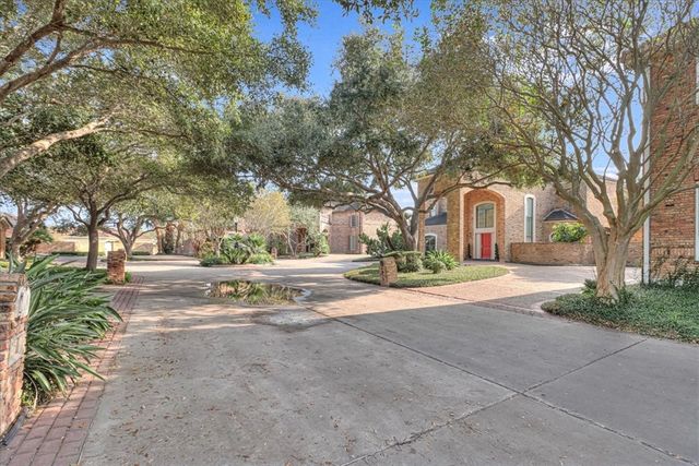 4815 Ocean Dr, Corpus Christi, TX 78412