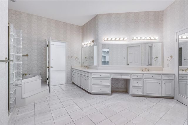 4815 Ocean Dr, Corpus Christi, TX 78412