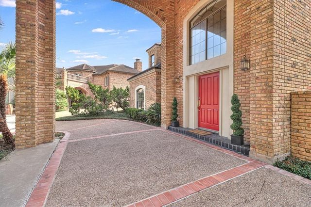 4815 Ocean Dr, Corpus Christi, TX 78412