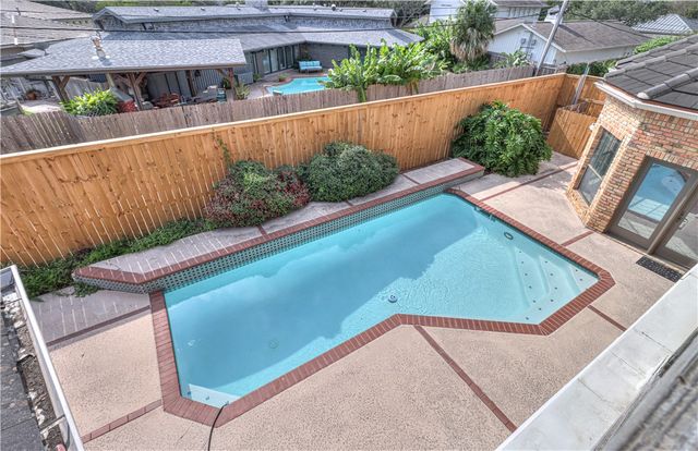 4815 Ocean Dr, Corpus Christi, TX 78412