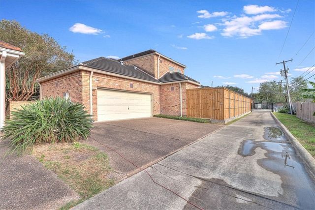 4815 Ocean Dr, Corpus Christi, TX 78412