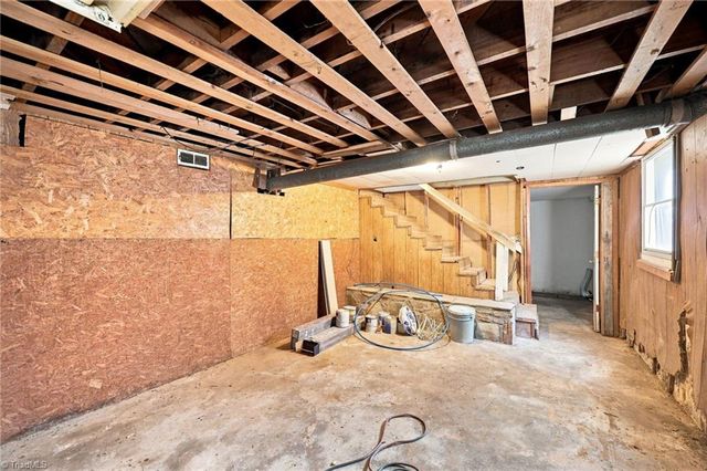 1664 NE 23rd Street, Winston-salem, NC 27105